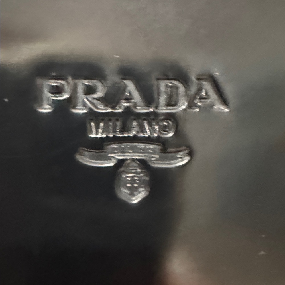 đź–¤Prada Milano Black Patent Toteđź–¤ - Picture 2 of 9